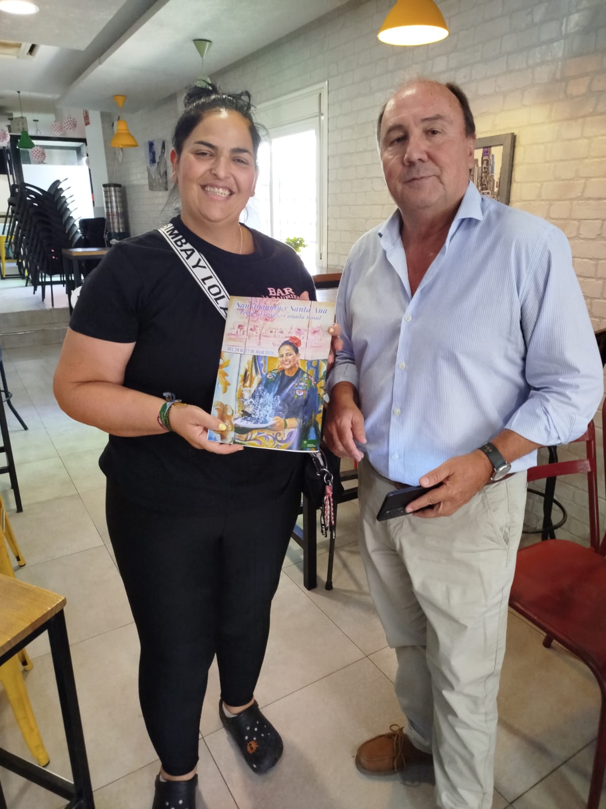 La Vero, inspiradora del cartel de la Feria de Cañada Rosal junto a Manuel Muñoz.