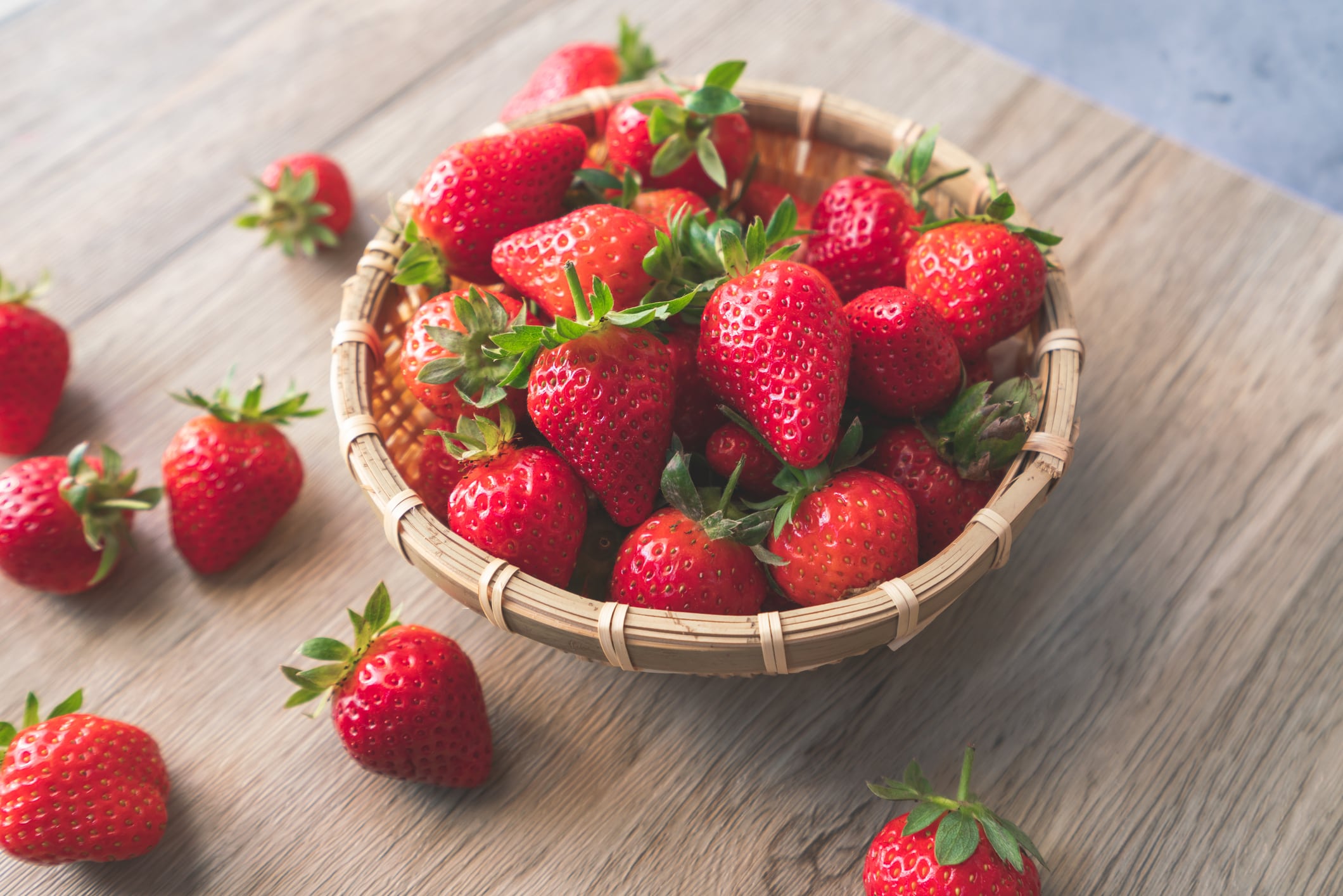 Varias fresas en una imagen de archivo