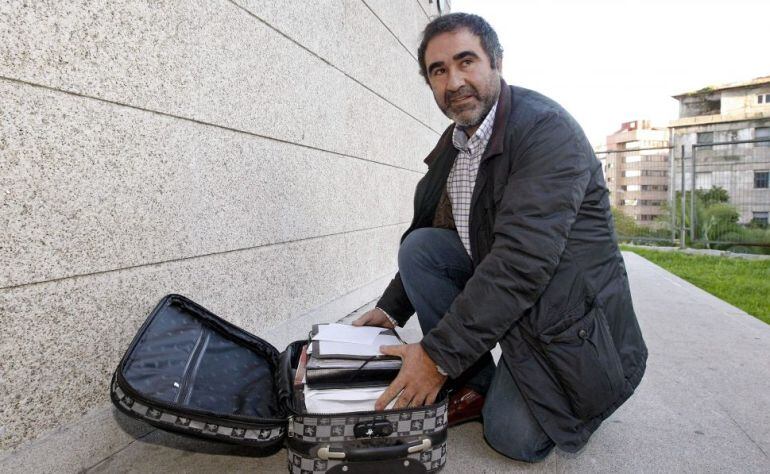 José Manuel Costas antes de entrar en el Juzgado de Instrucción 6 de Vigo, en 2013 por el fraude de evasión fiscal. El empresario fue detenido este sábado en Portugal. Foto: EFE SS