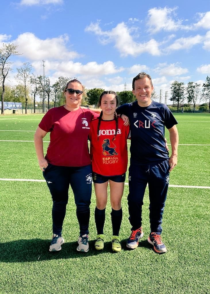 Yanira Segura, en el centro, tras debutar con la Selección