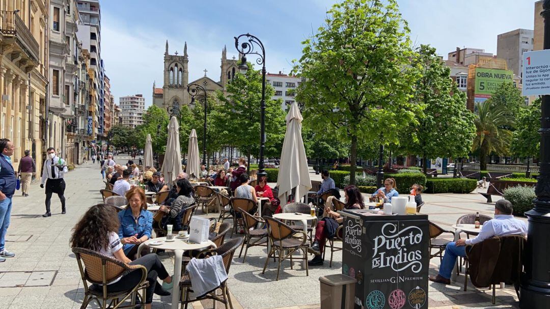 La terraza del Café Dindurra a mediodía de este lunes