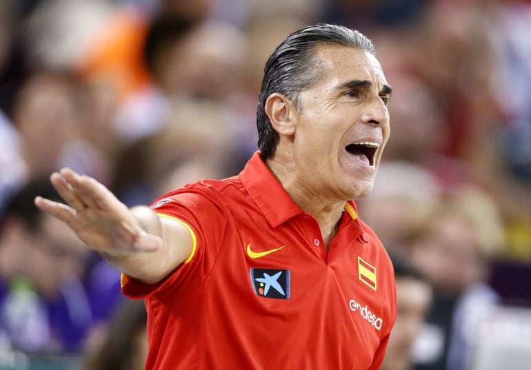 Sergio Scariolo reacciona ante Hungría durante un encuentro correspondiente al grupo C del Eurobasket 2017.