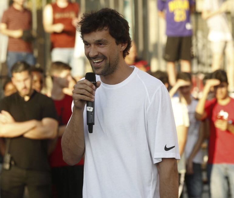 Llull durante el acto organizado por Nike y el colectivo Mad Ball Squad esta tarde en Lavapiés (Madrid)