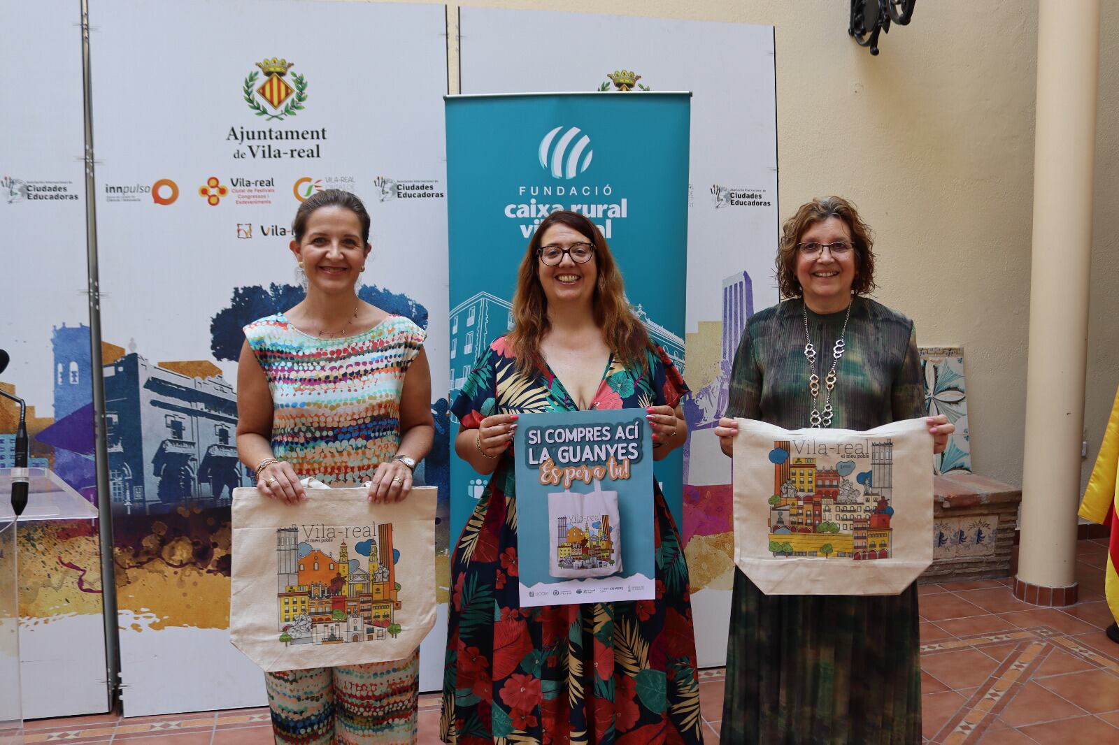 El comercio anima a comprar en Vila-real con el regalo de 3.000 bolsas con un diseño inspirado en los monumentos de la ciudad