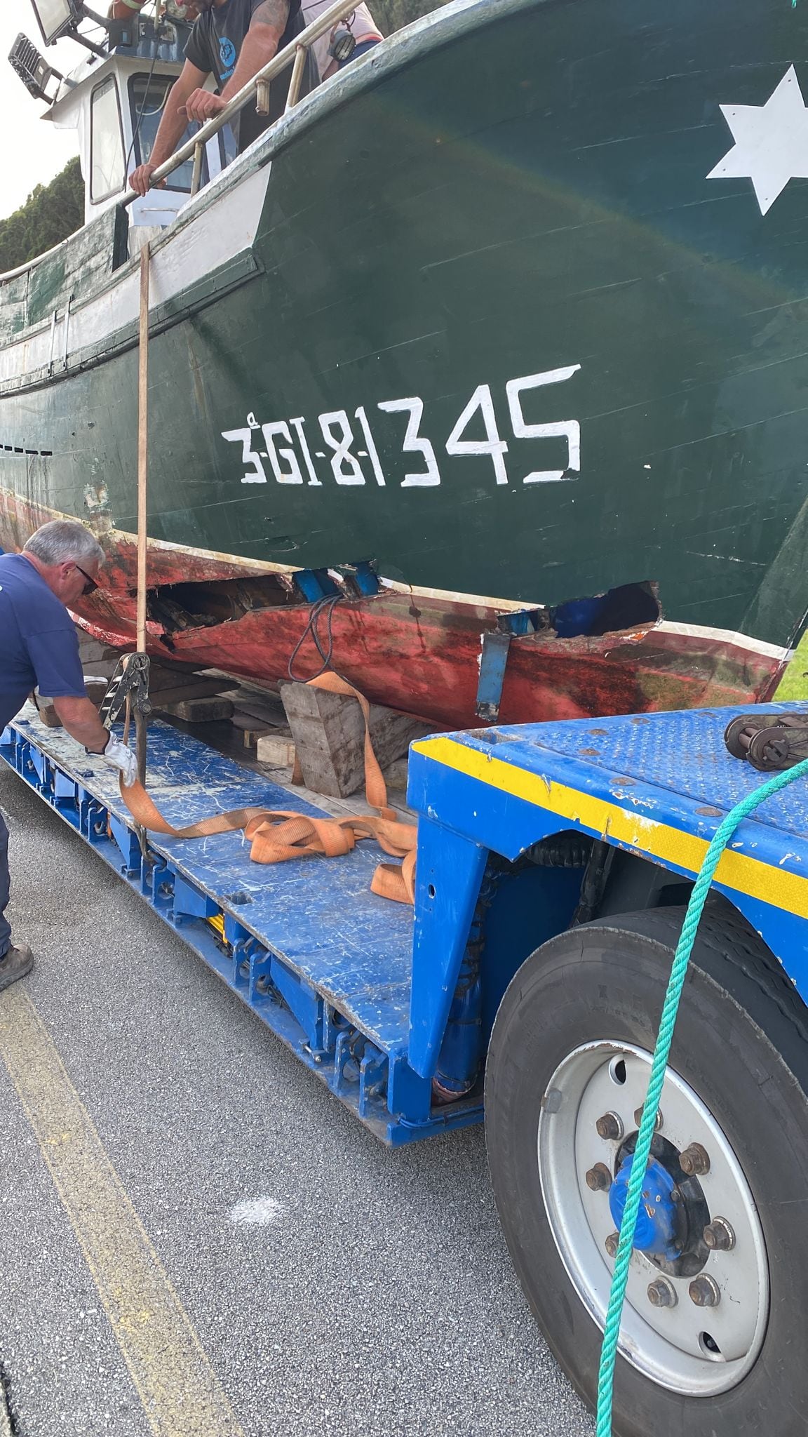 Vía de agua abierta en el barco hundido en San Esteban de Pravia