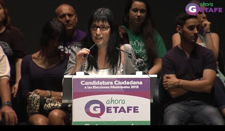 Marta Esteban, la actual portavoz de Ahora Getafe, defiende la propuesta de su grupo de celebrar bautizos civiles.