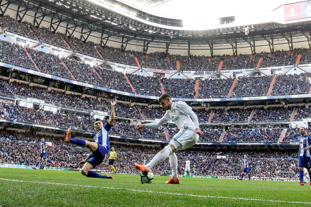 Theo Hernández, durante un partido con el Real Madrid