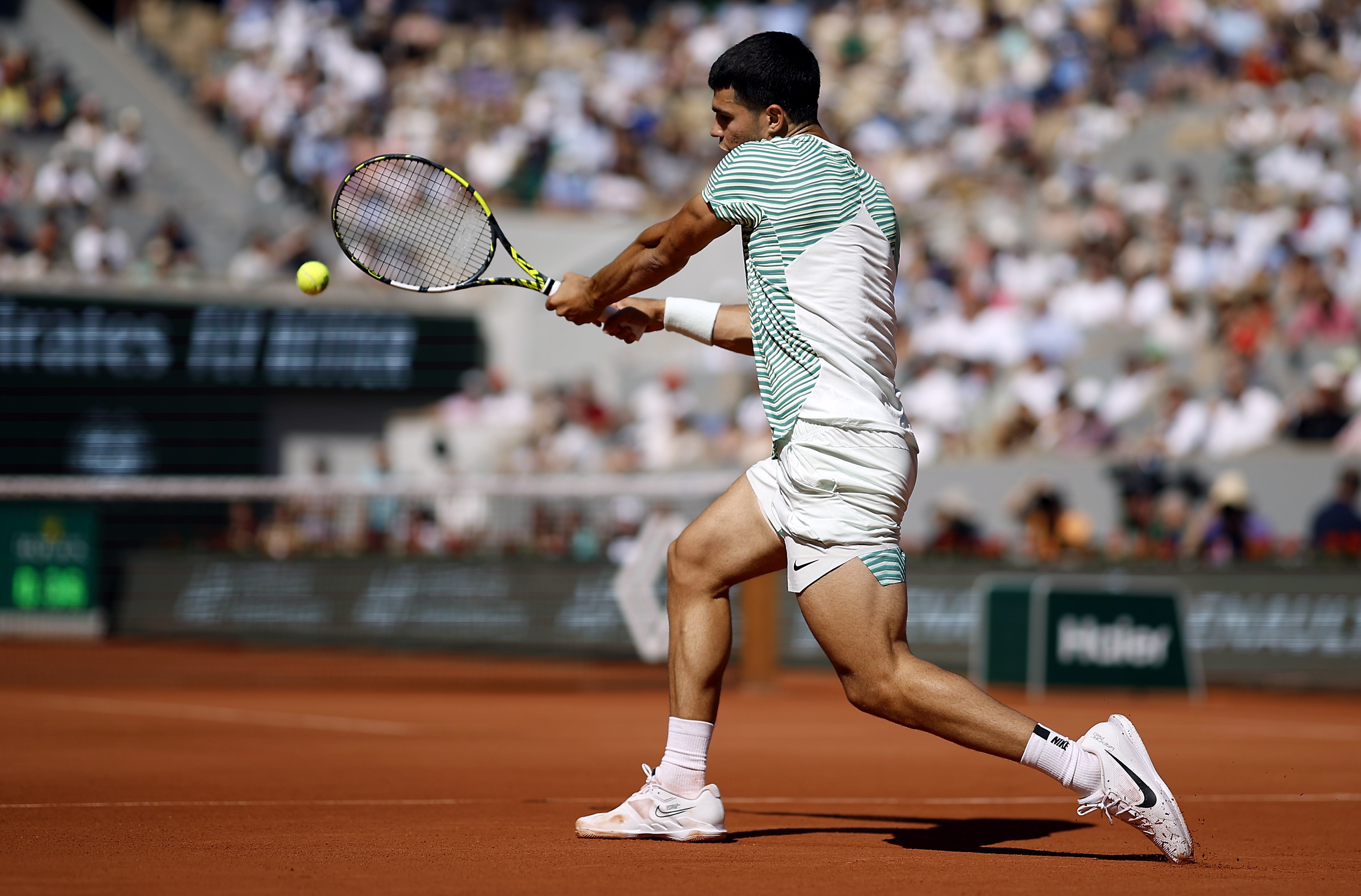 Carlos Alcaraz juega contra Taro Daniel, partido de segunda ronda de Roland Garros.