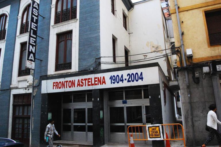 Fachada del frontón Astelena de Eibar 