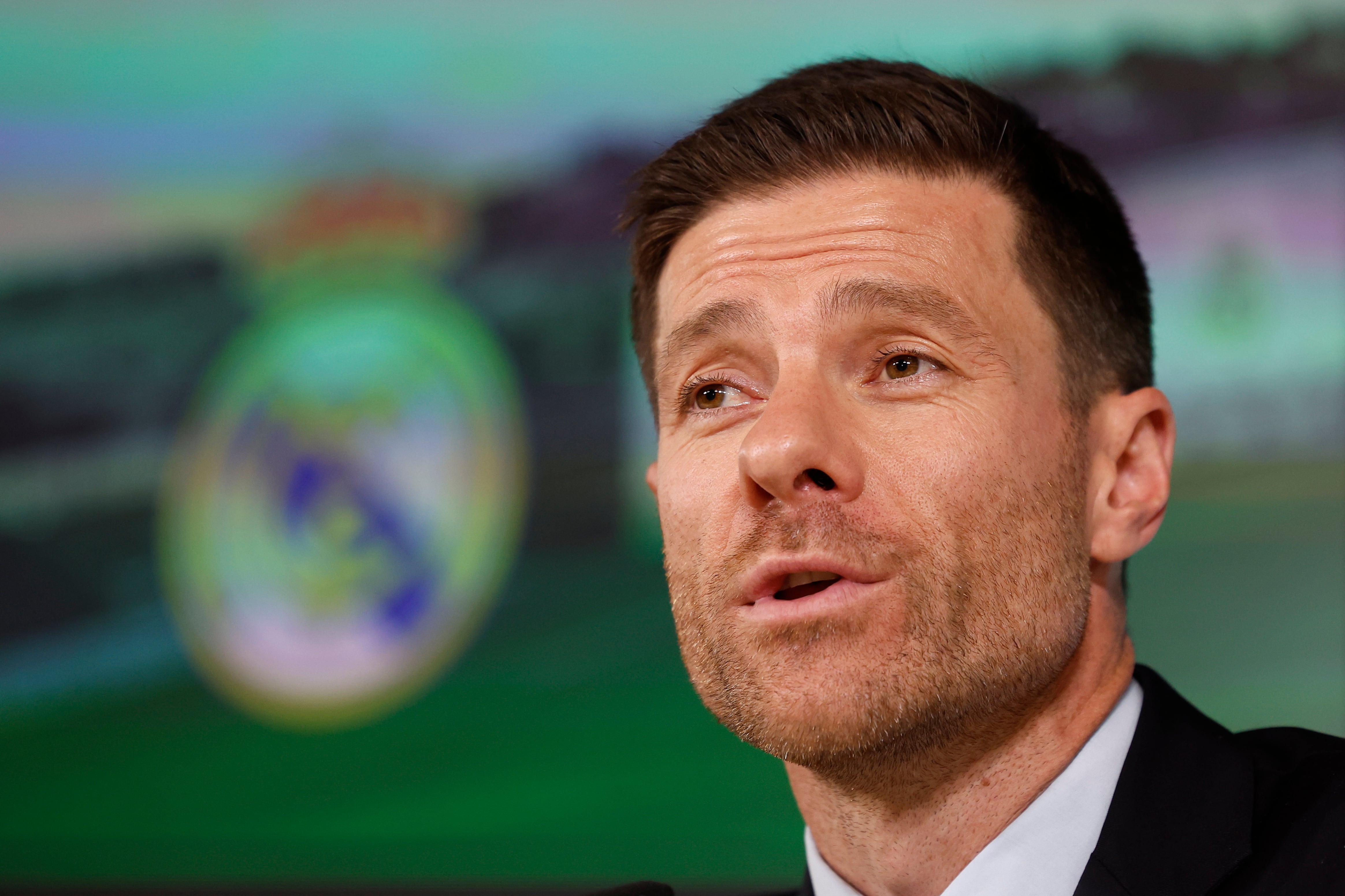 El exjugador del Real Madrid Xabi Alonso es presentado como nuevo entrenador del equipo