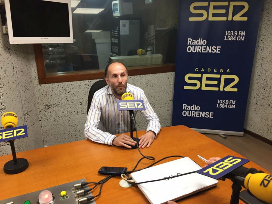 Gonzalo Jácome en una entrevista en Radio Ourense- Cadena Ser.