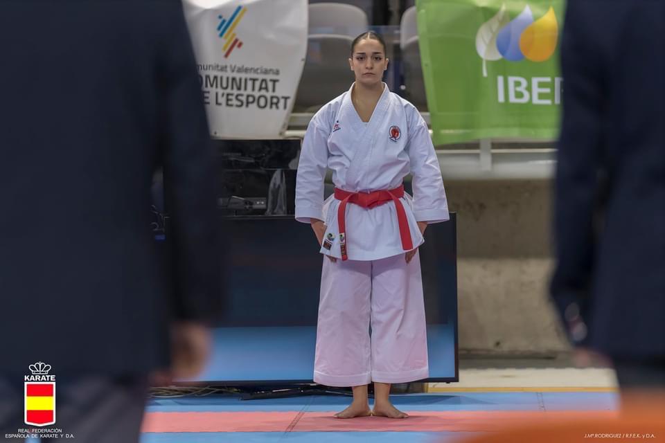 Paola García disputa su primer campeonato de España absoluto de kárate.