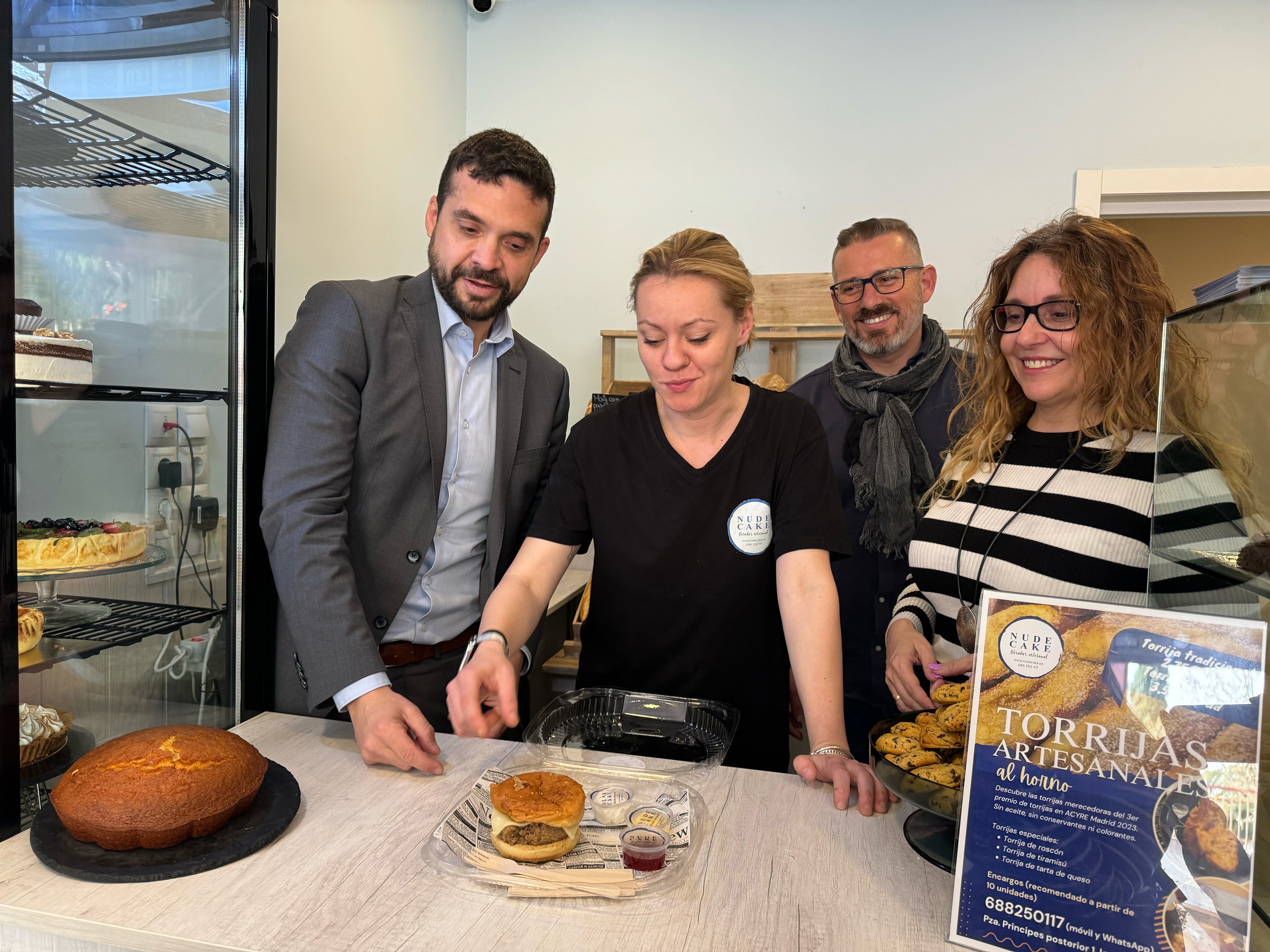 Alcorcón vuelve a ser referente gastronómico en Madrid, esta vez con la ‘hamburguesa torrija’ de Nude Cake.