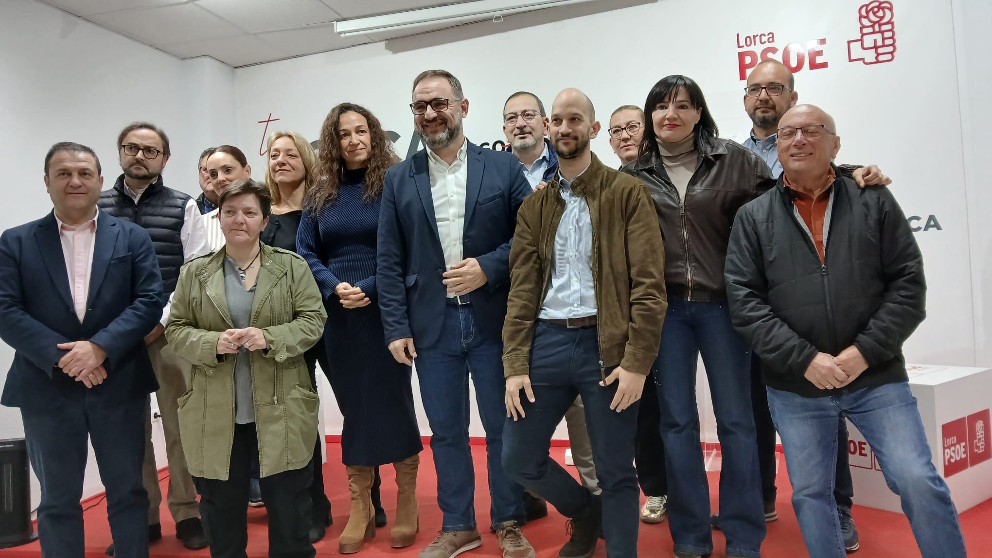 Diego José Mateos, ex alcalde de Lorca junto a sus compañeros del PSOE