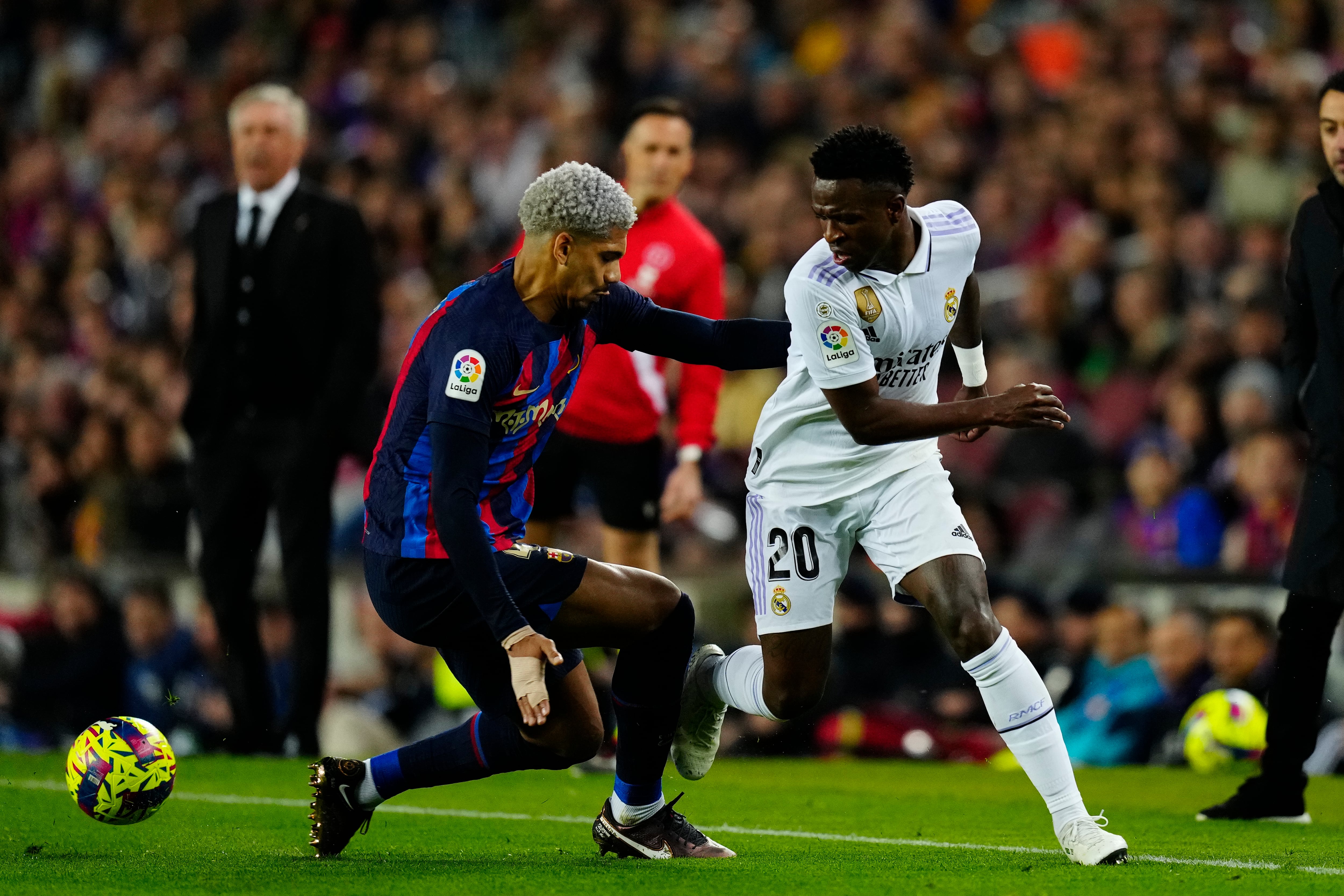 El duelo entre Vinicius y Araujo empieza a tener pinta de histórico dentro de los Clásicos.