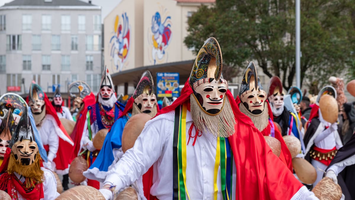 El Celta recupera sus raíces y homenajea al Entroido de Xinzo