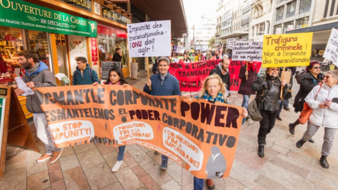 Manifestación contra el poder de las grandes corporaciones