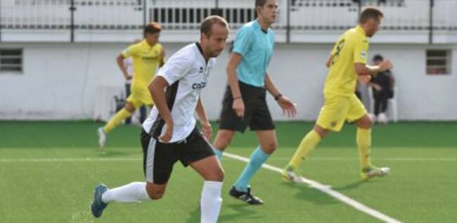 Bandera, en una acción con su equipo