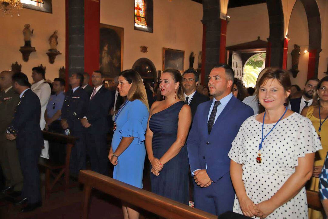 De izquierda a derecha: Ástrid Pérez (PP), Dolores Corujo (PSOE), Jacobo Medina (PP) y Nova Kirkpatrick (PSOE)