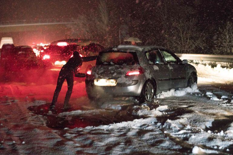 Autopista AP-68, en sentido Logroño, a la altura del kilómetro 79, en sentido Zaragoza, en el término de Haro, durante el caos vivido el pasado fin de semana.