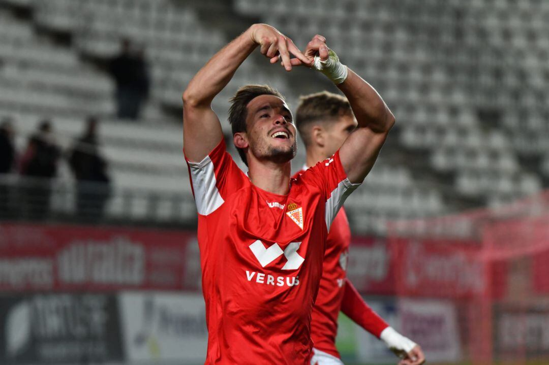 Chumbi celebra el segundo gol del Real Murcia al Recreativo Granada