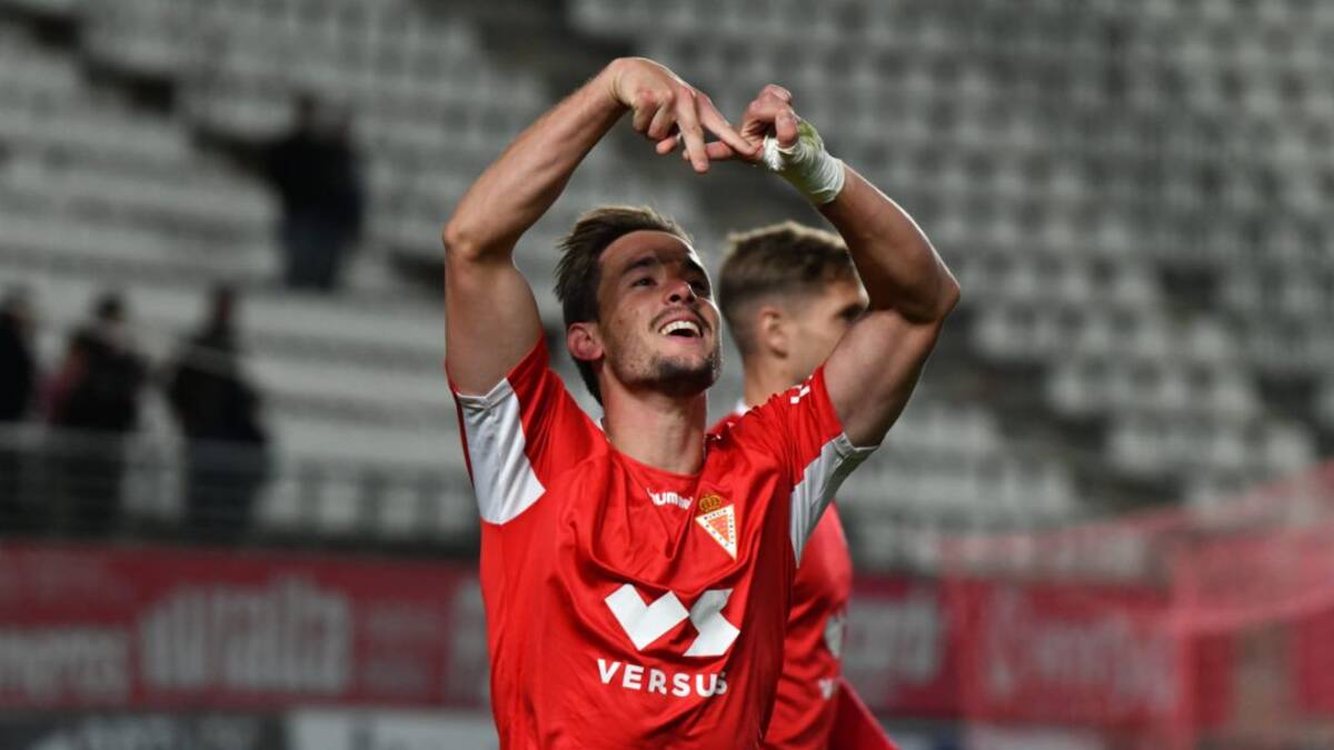 Victoria para la tranquilidad del Real Murcia