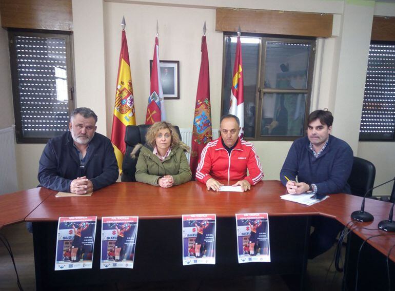 Con la presencia de Isaac Alvarez responsable técnico de la federación , Juan José Alvarez directivo de la federación , la concejala de deportes Maika González y el alcalde de Cacabelos Sergio Alvarez se  presentó la edición de este año.