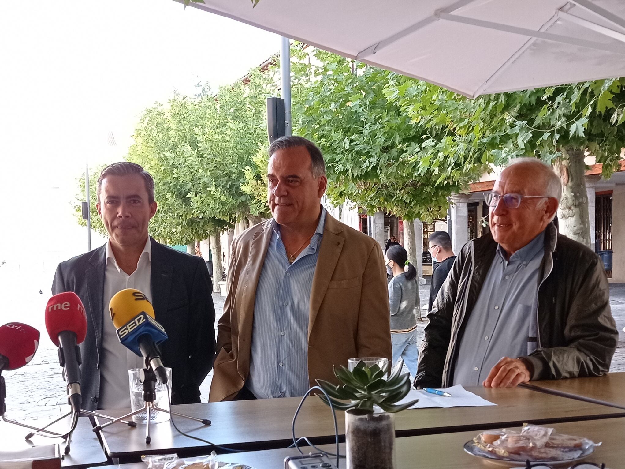Diego Isabel, Domiciano Curiel y Fidel Ramos presentando ¡Vamos Palencia!