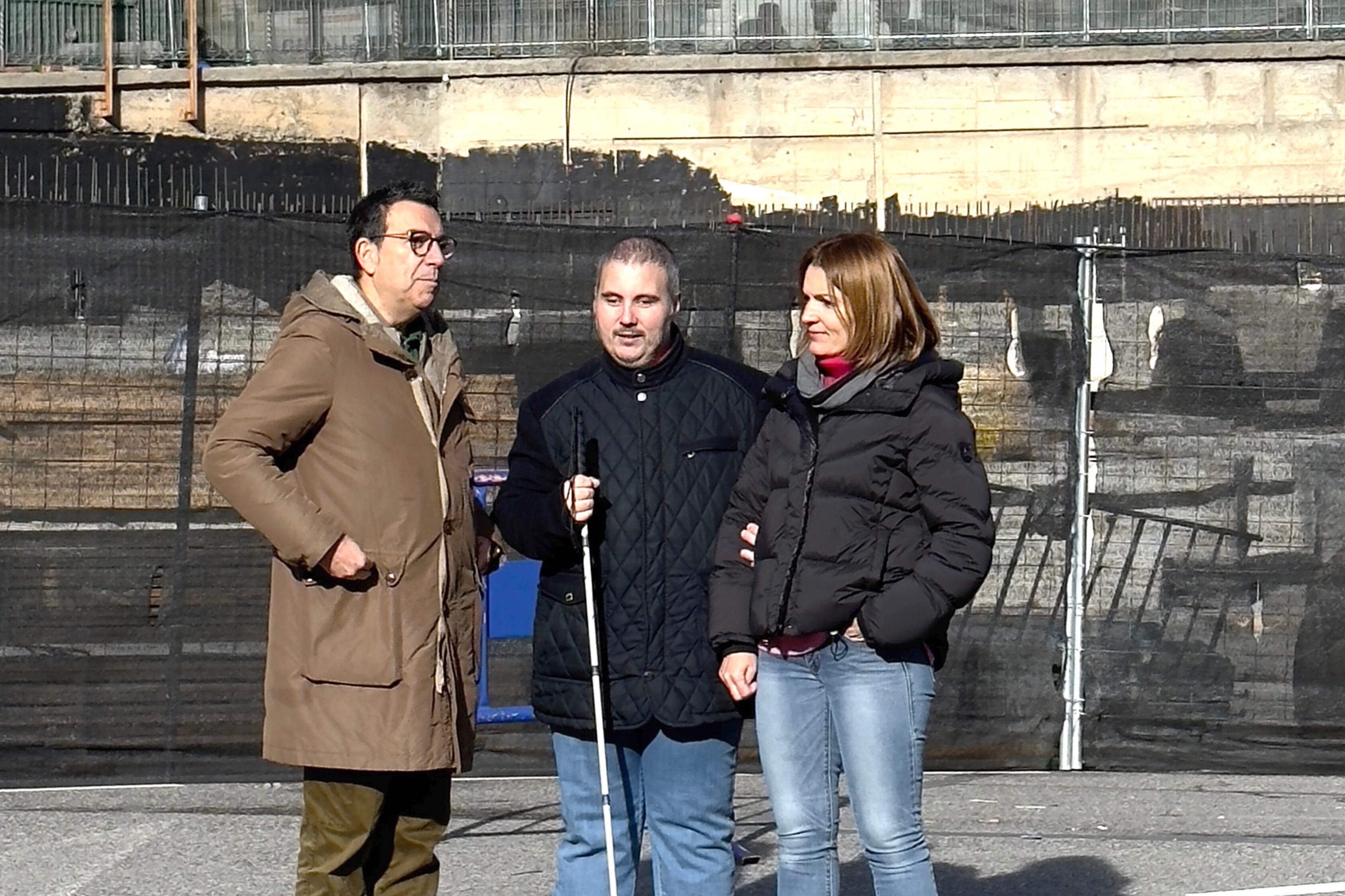 El número 2 de la llista, Miquel Canturri, juntament amb altres candidats visitant els terrenys de l'antiga plaça de braus on s'ubicarà el futur Museu Nacional.