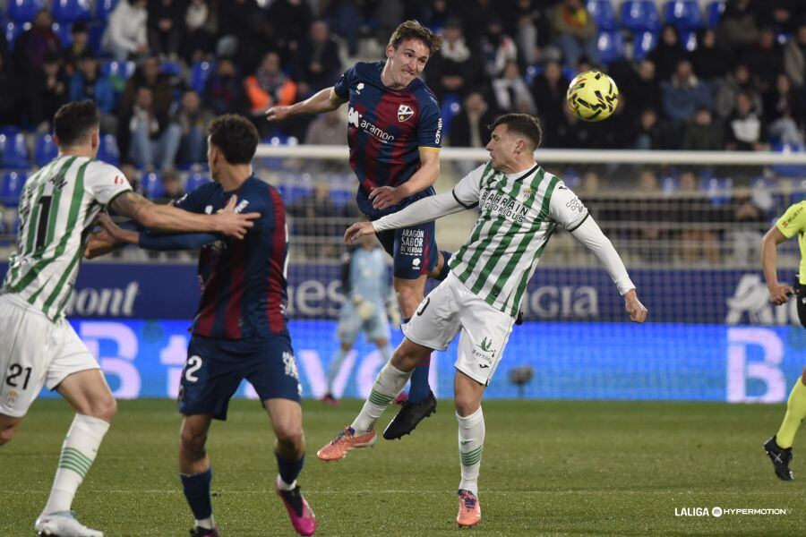 La SD Huesca y el Córdoba jugaron un disputado partido