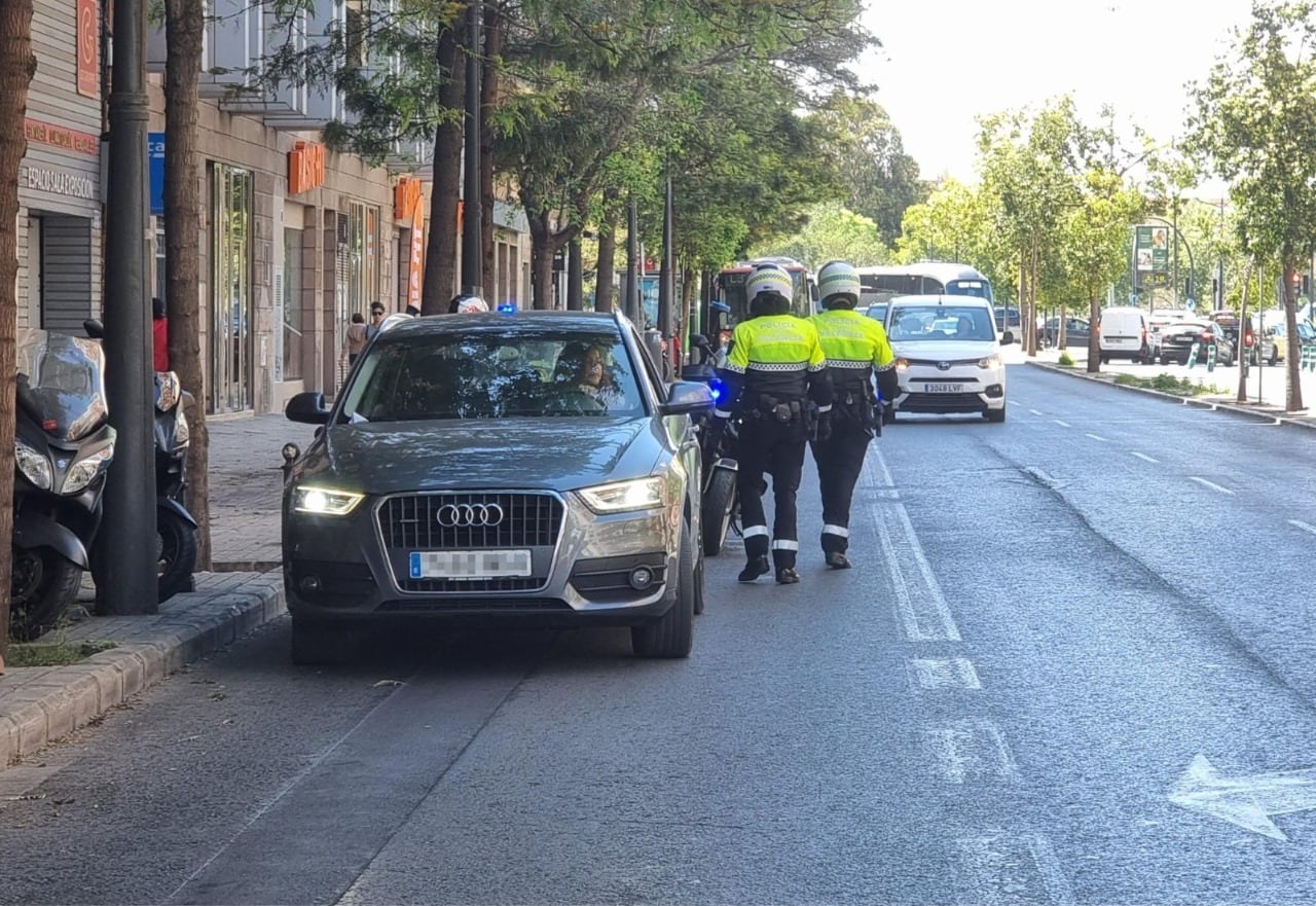 La Policía Local de València sancionará con multas de hasta 300 euros a los vehículos que ocupen carriles bus-taxi