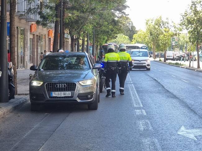 La Policía Local de València sancionará con multas de hasta 300 euros a los vehículos que ocupen carriles bus-taxi