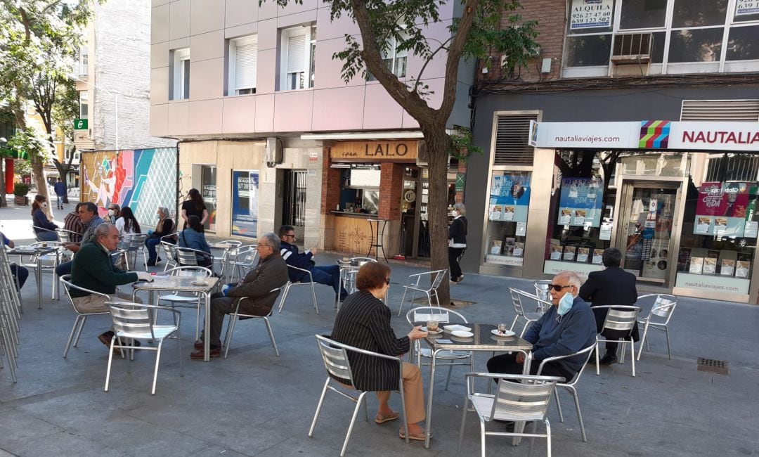 Imagen de archivo, de una terraza en el centro de la capital