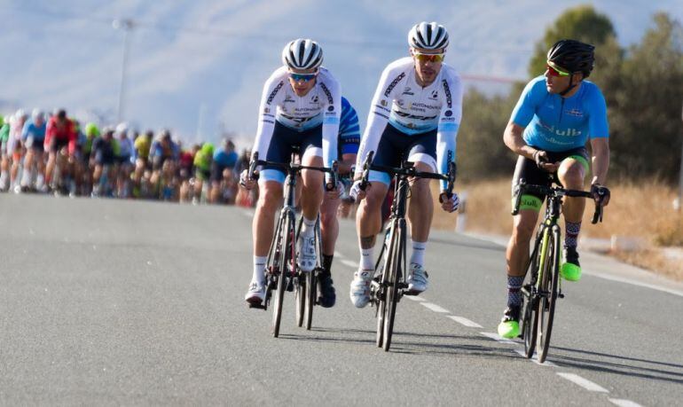 El viento fue el principal enemigo de los ciclistas