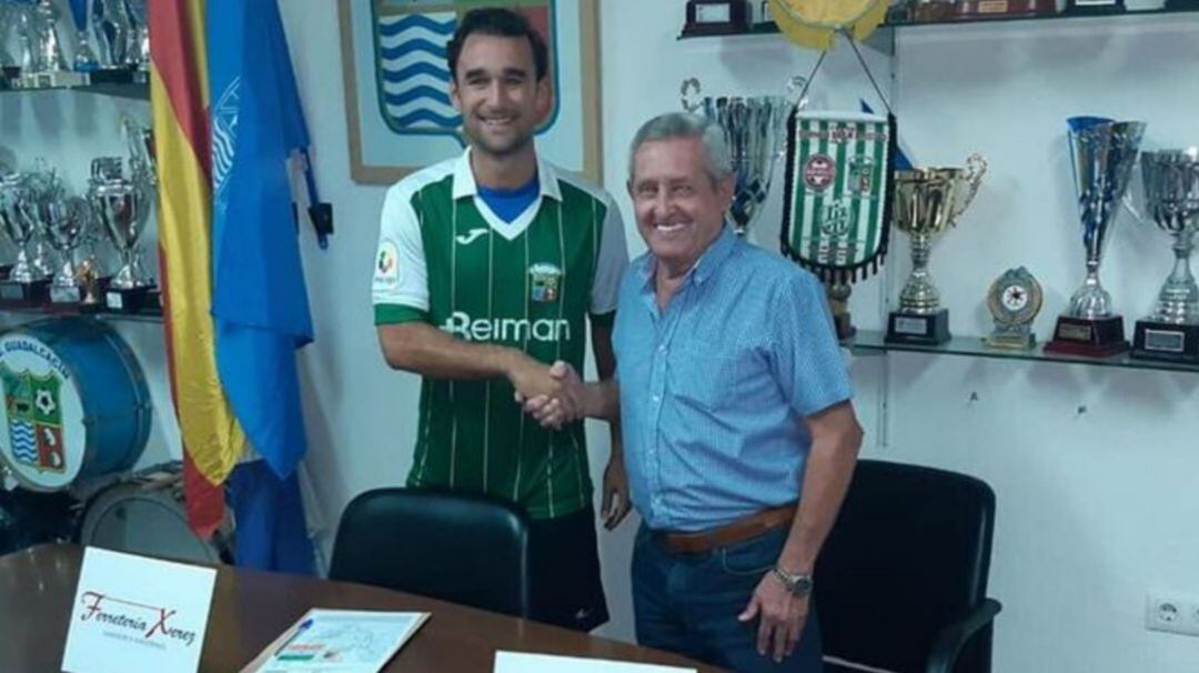 Víctor Caturla presentado como jugador del CD Guadalcacín  