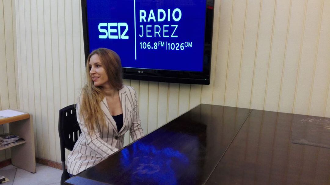 María Toledo, en los estudios de Radio Jerez