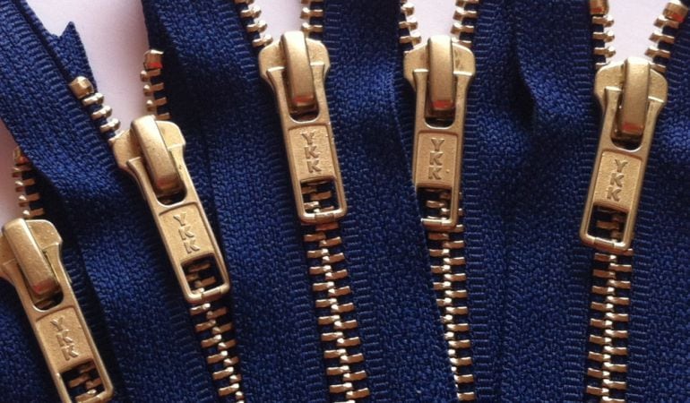 Las cremalleras de la compañía YKK.