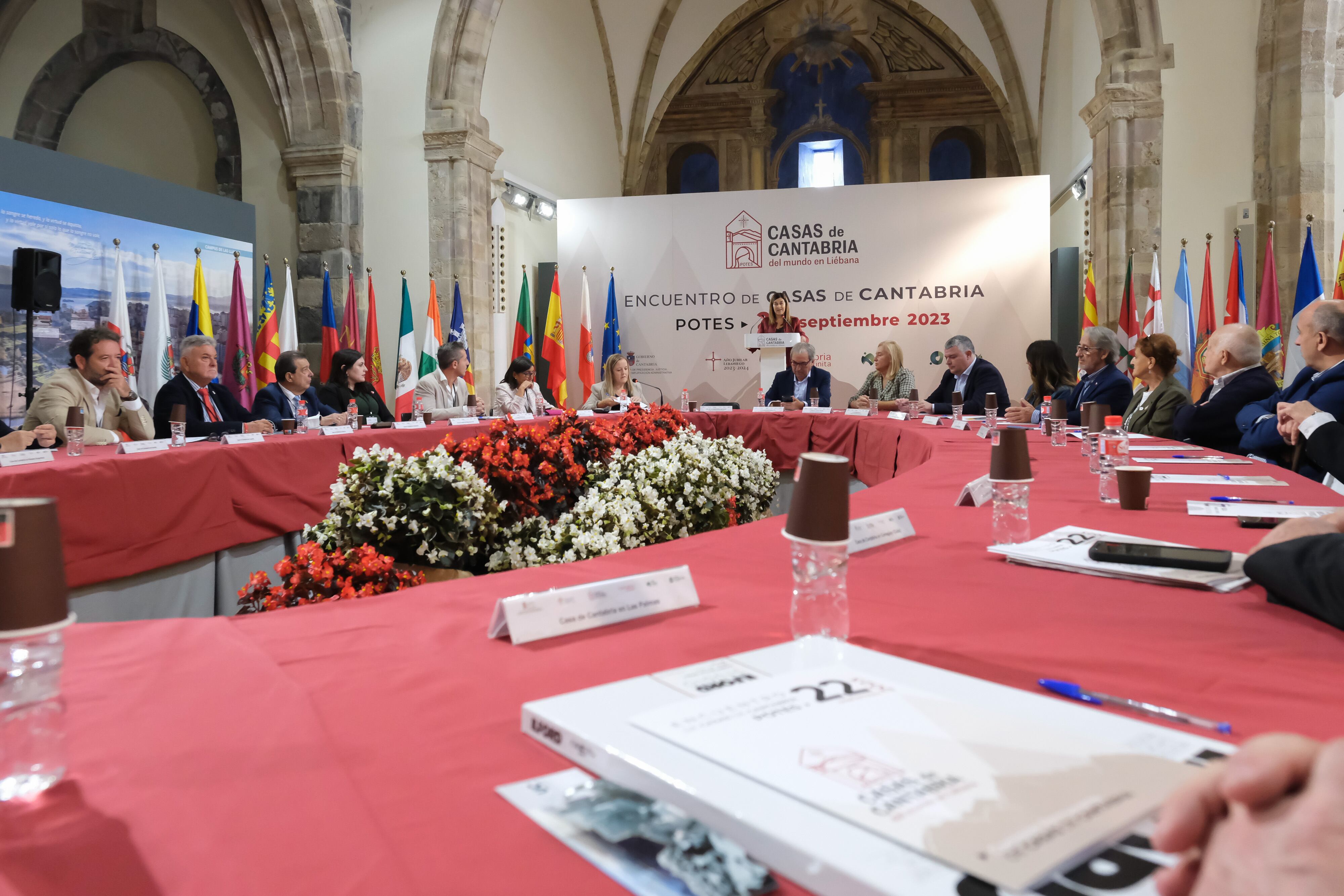 Celebración del IX encuentro de las Casas de Cantabria en el Centro de Estudios Lebaniegos