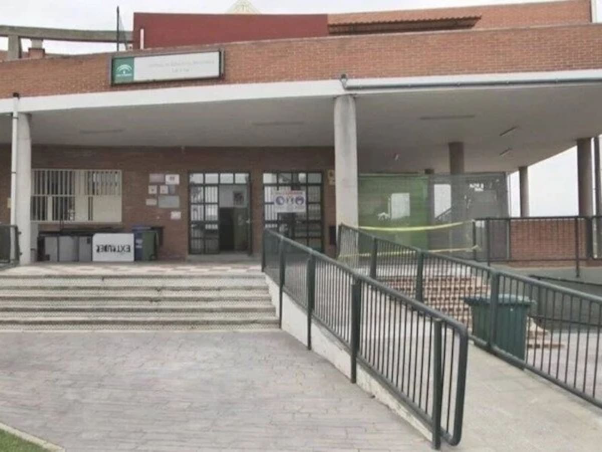 Inician una campaña de recogida de firmas para exigir a la Junta el segundo instituto de Manilva