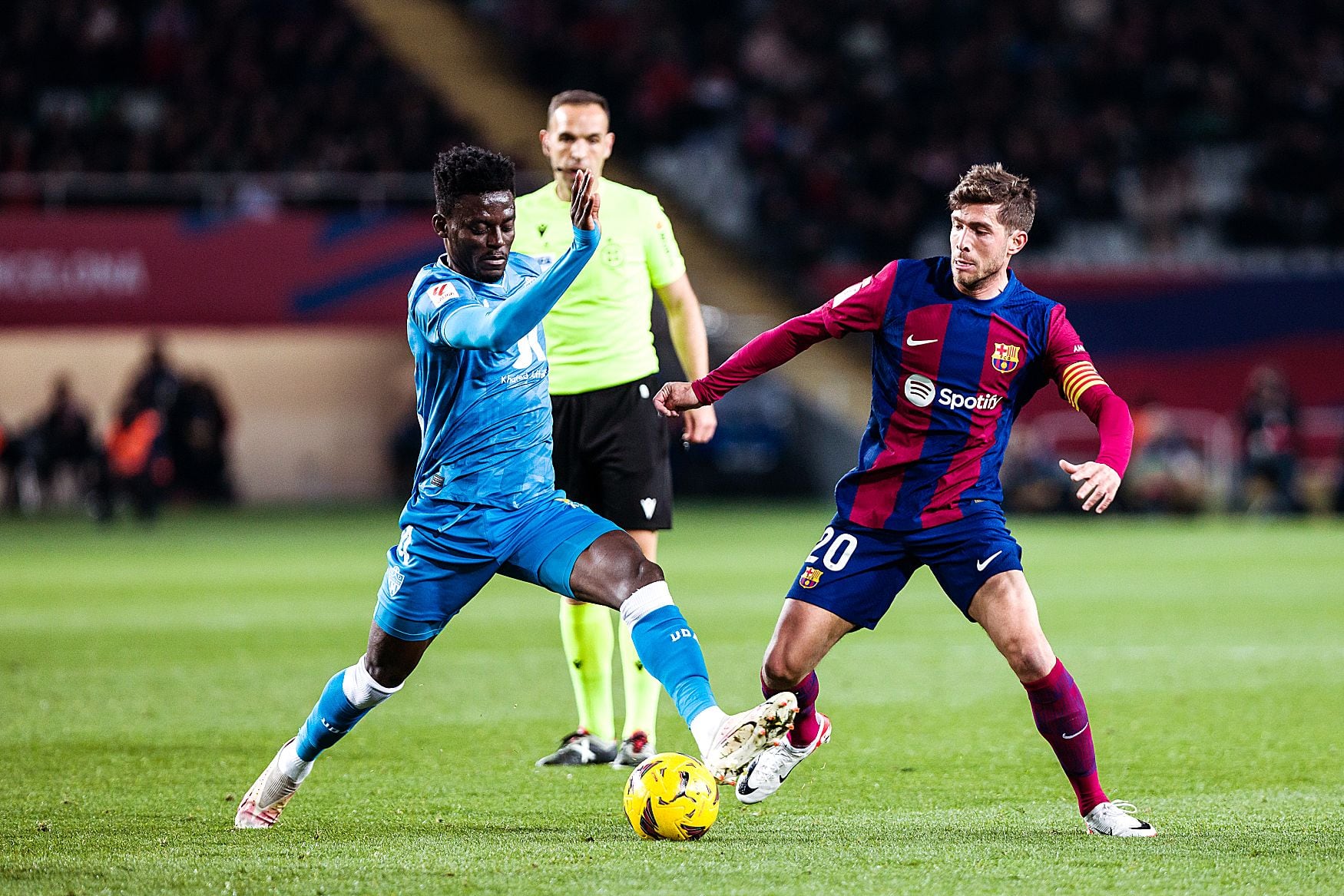 Iddrisu Baba y Sergi Roberto en el último partido del pasado año frente al FC Barcelona.