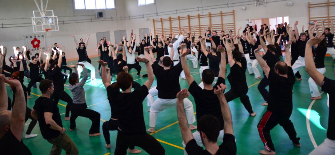 El centro de artes orientales de Getafe fomenta el conocimiento de actividades como daruma taiso