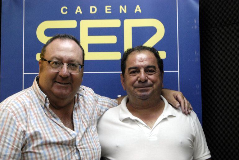 Con el componente del grupo OBA, Bartolomé Mena, después de habalr del concierto homenaje a la música del Campo de Gibraltar.