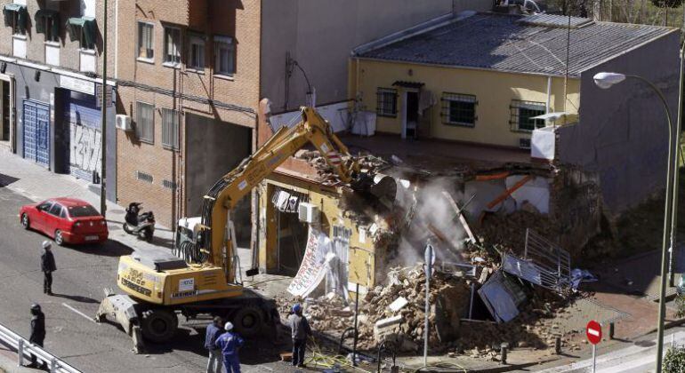 Imagen del derribo del número 29 de la calle Ofelia Nieto