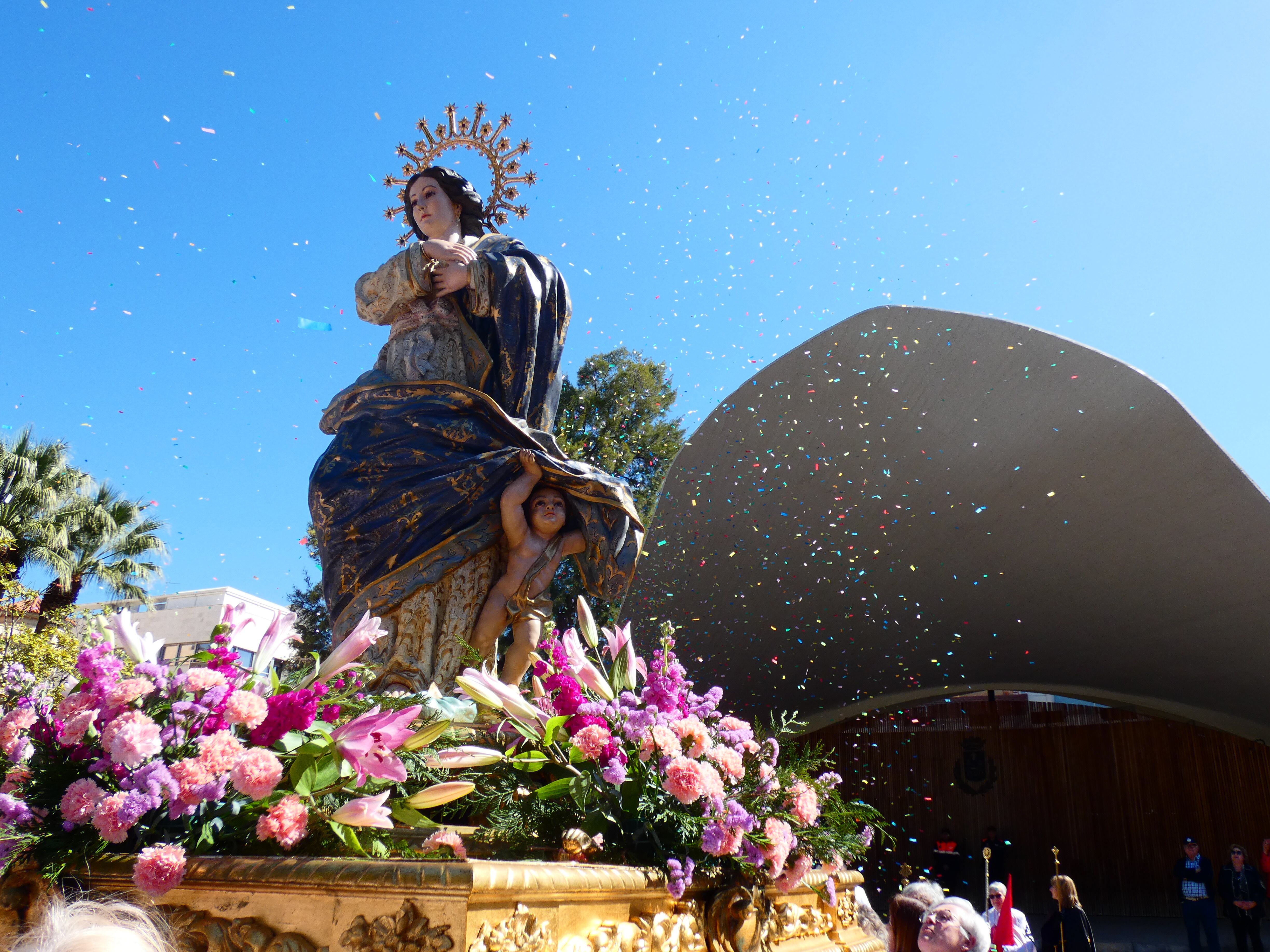 La Inmaculada en el Encuentro de Gloria con el Santísimo Bajo Palio en Elda