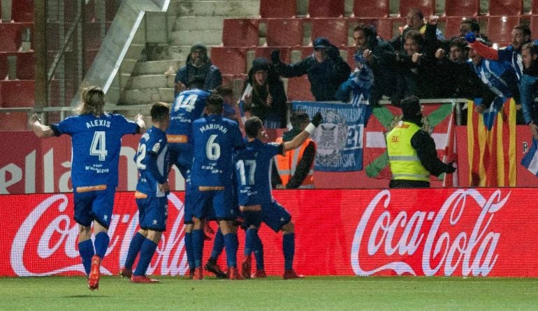 Los jugadores del Alavés celebran el definitivo 2-3