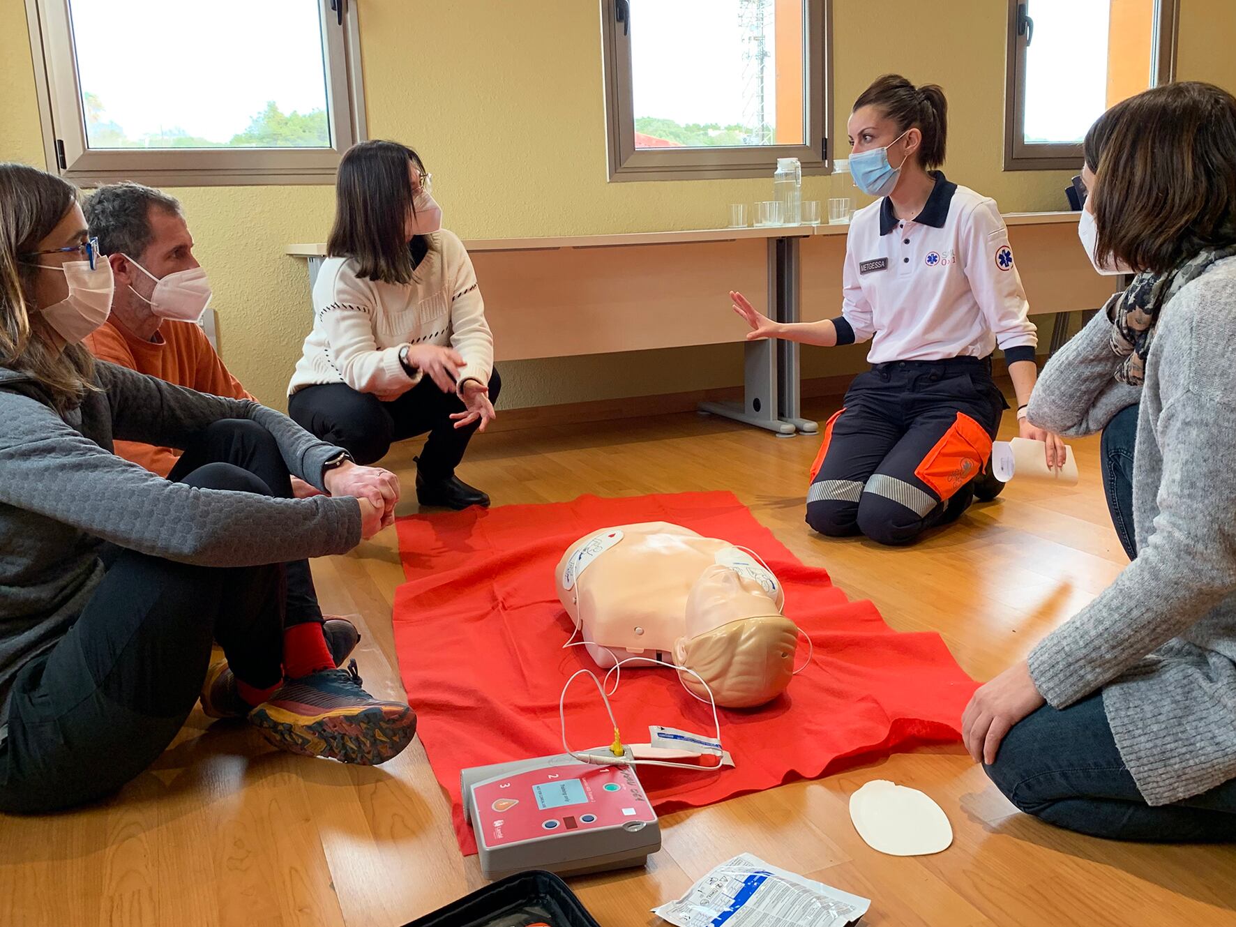 Els professor traslladaran el que han après als seus alummnes per a que sàpiguen reaccionar davant d'una emergència d'aquest tipus.