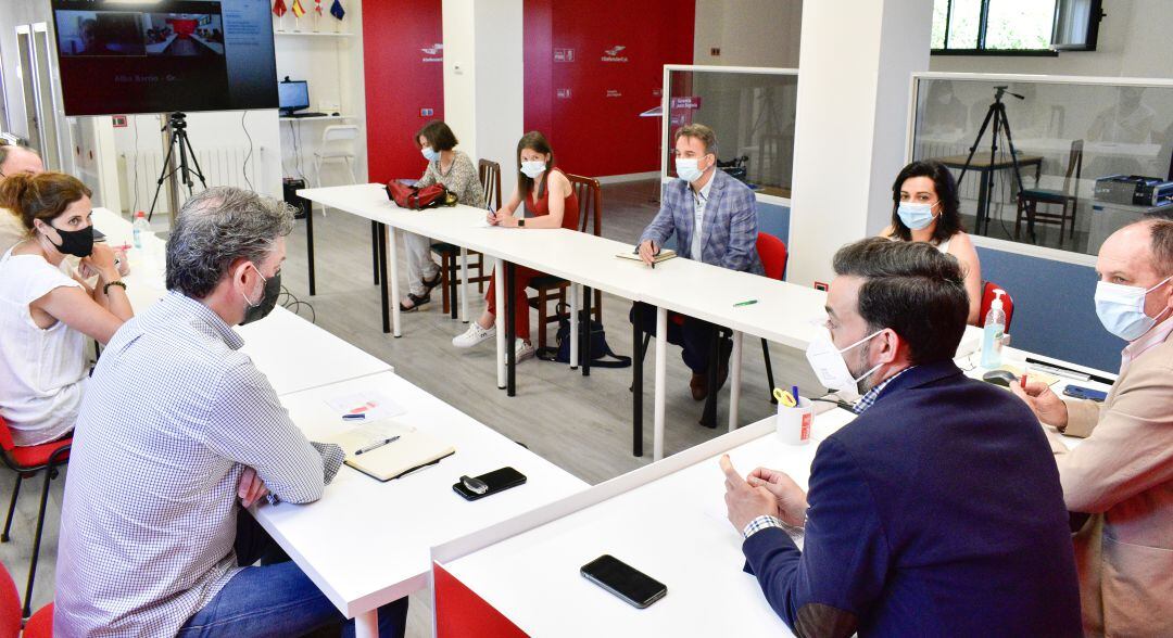 Reunión del PSOE con representantes sindicales del sector sanitario