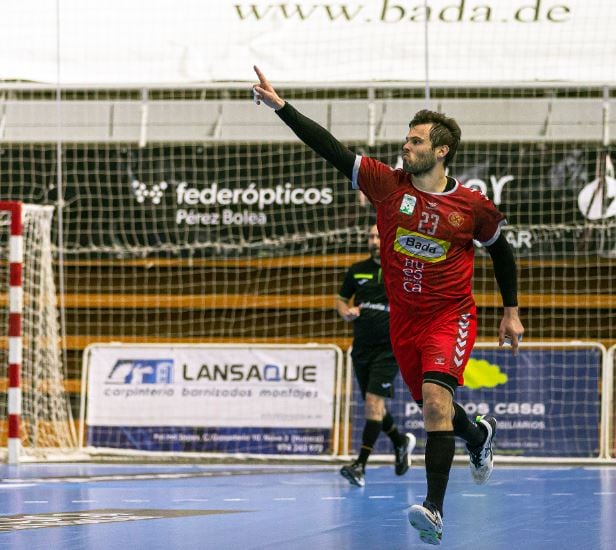 Rodrigo Benites durante un partido del Bada Huesca