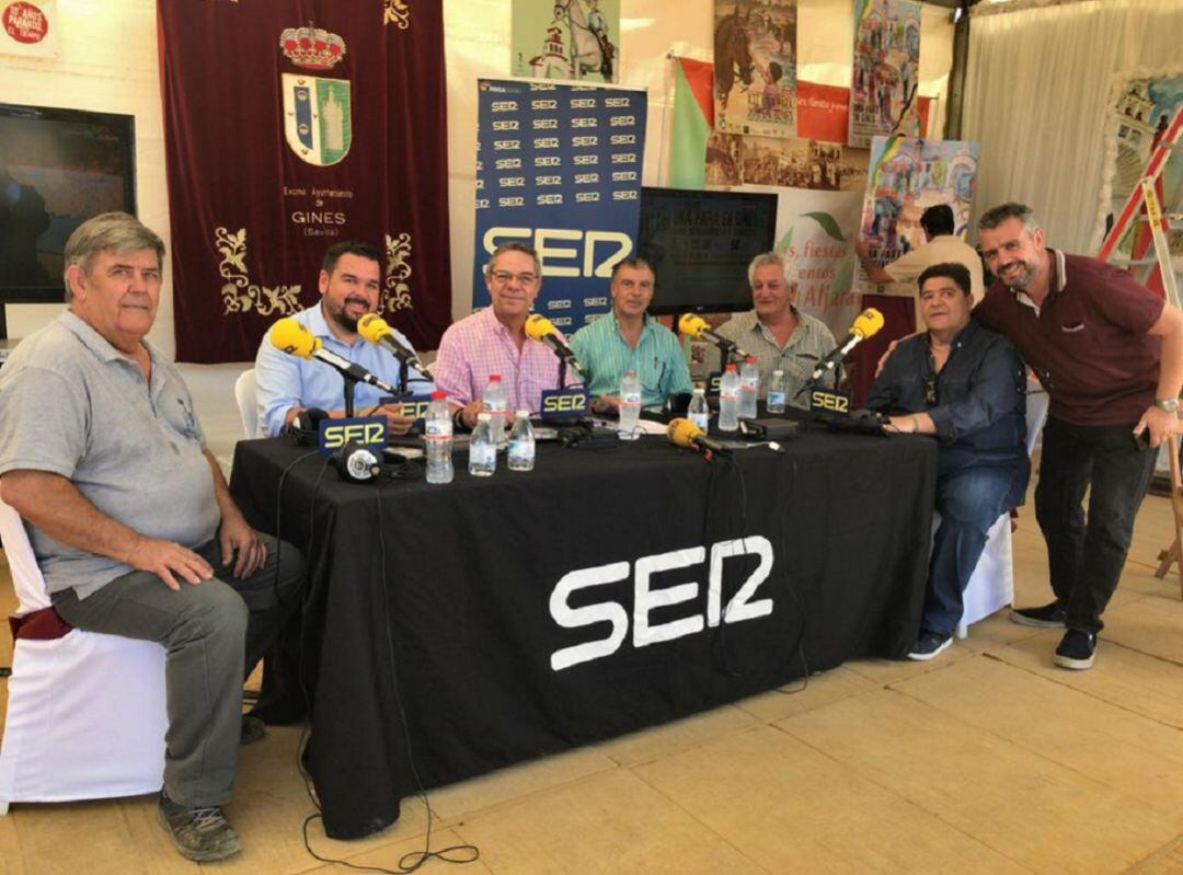 Antonio López, hermano mayor  del Rocío de Gines, Romualdo Garrido, alcalde de Gines, Salomón Hachuel,  Agustín y Alonso de Amigos de Gines, El Mani y Paco García