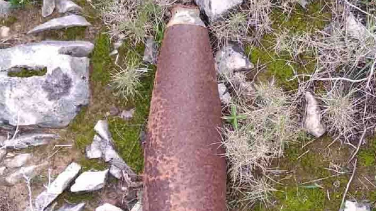 La Guardia civil destruye un proyectil de artillería en Es Mercadal